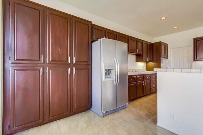 Building Photo - Beautiful 3 Bedroom 2.5 Bathroom home over...