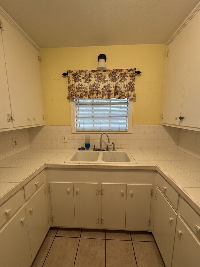 Building Photo - 3608 Edgemont Dr