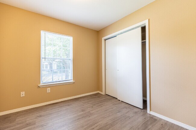 Building Photo - 303 Villareal St