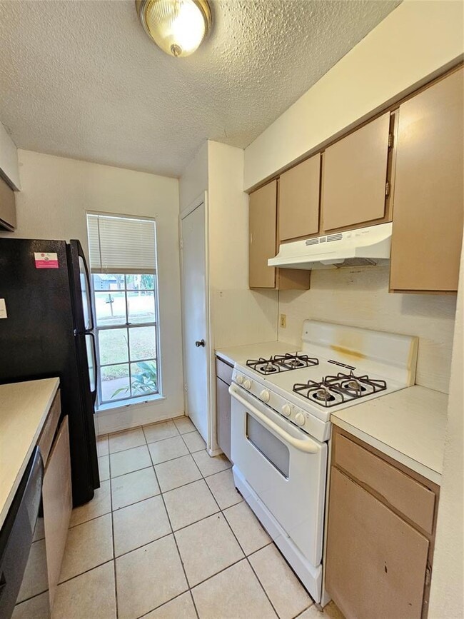 Building Photo - 6000 Emerald Forest Dr