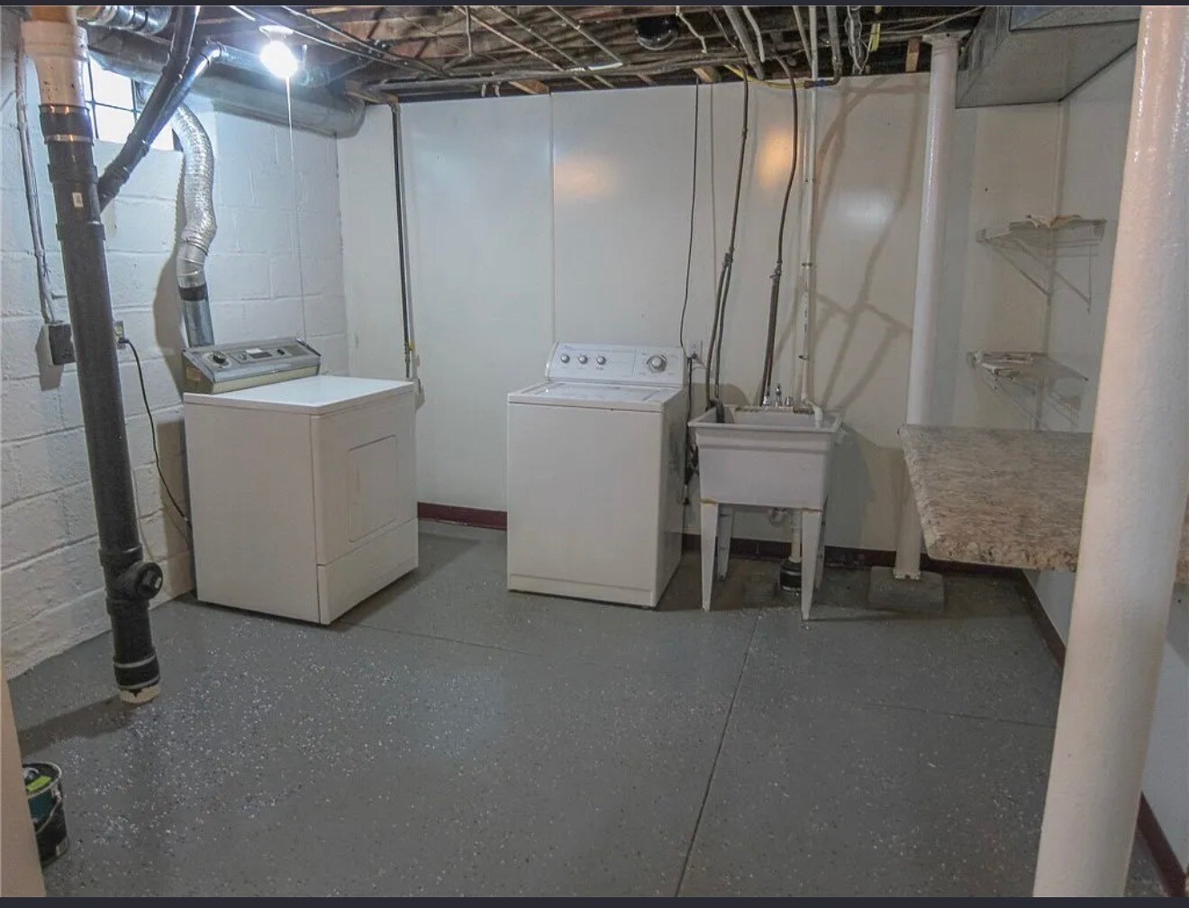 Building Photo - 2840 Dwight Ave