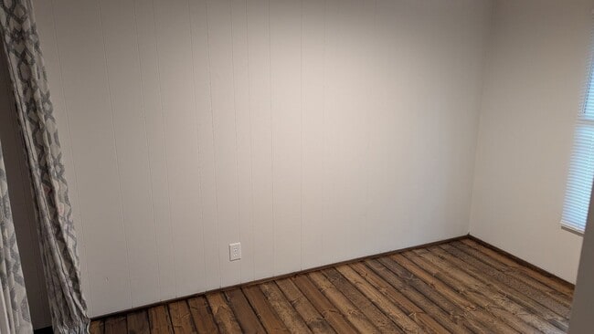 Building Photo - 2 Bedrooms and 2 Bathroom Mobile home