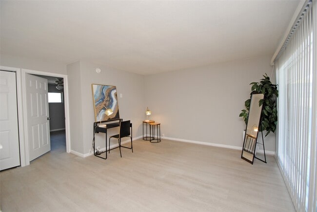 Building Photo - 2515 Yoakum Blvd