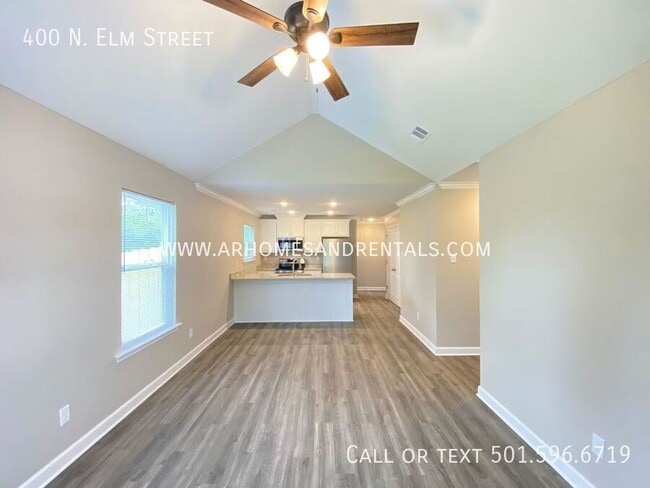 Building Photo - 400 N Elm St
