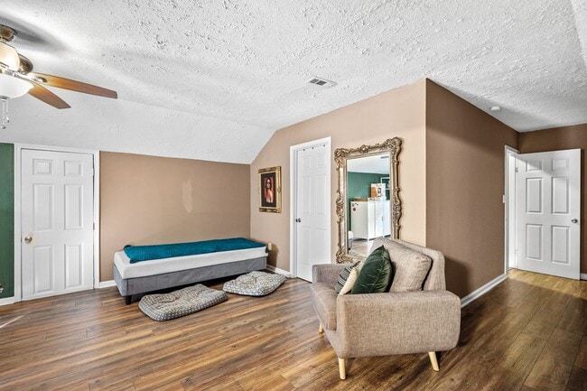 Building Photo - 4 Bedroom Home in Virginia Beach