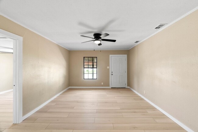 Building Photo - Ready for move in