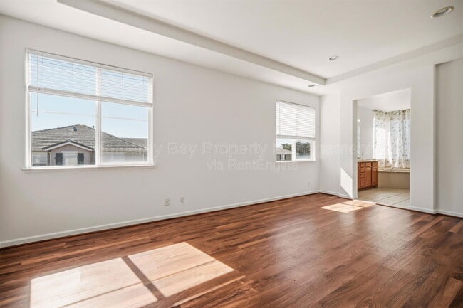 Building Photo - 4725 Sea Ridge Ct