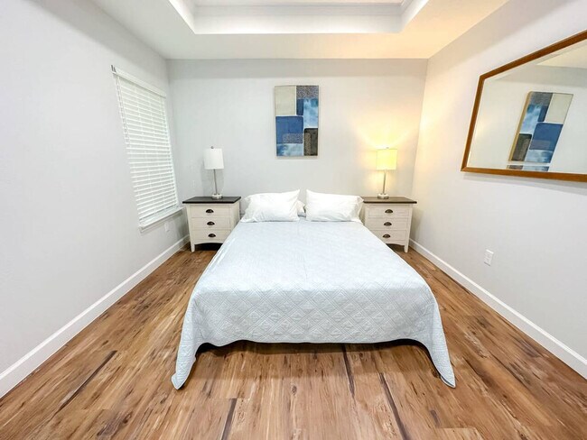 Building Photo - 942 SE 7th Ave