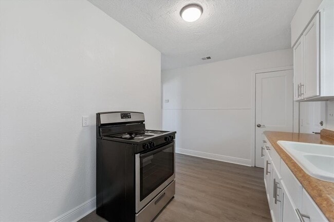 Building Photo - 5234 Browncroft St
