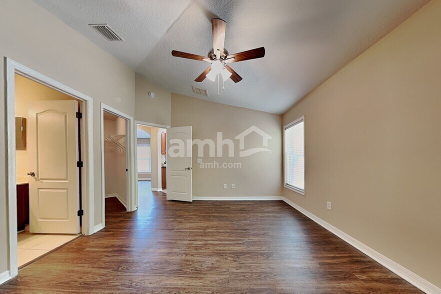 Building Photo - 18025 Cypress Bay Pky
