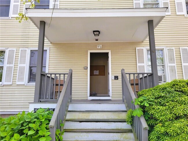 Building Photo - 9 1/2 W Narragansett Ave