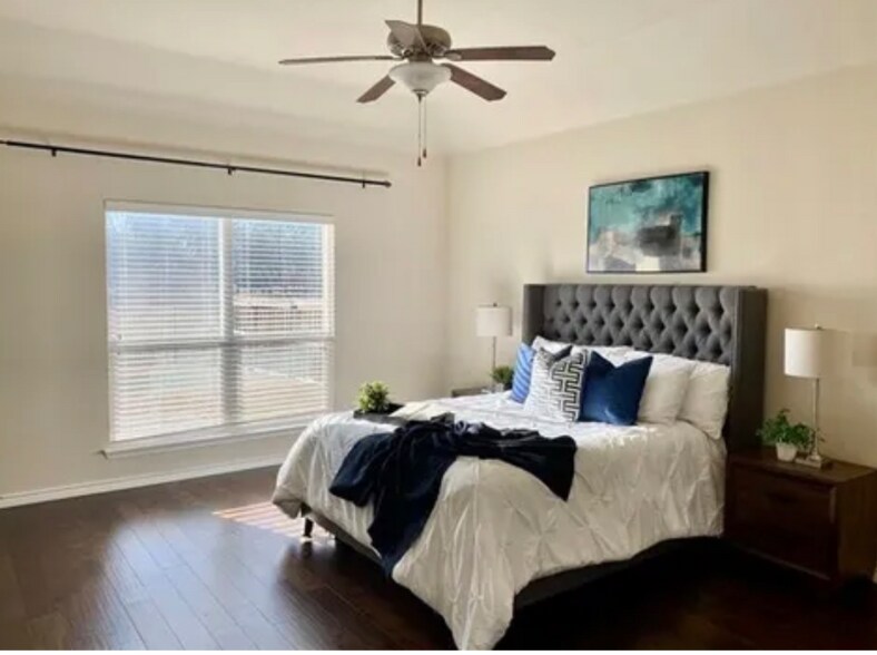 Building Photo - 12822 Gardendale Dr