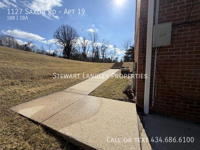 Building Photo - 1127 Saxon Rd