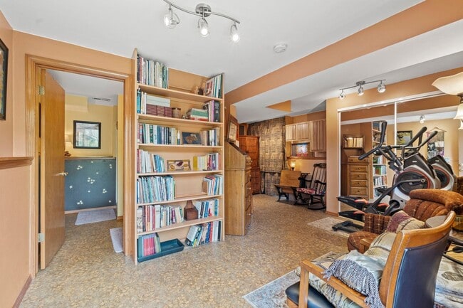 Building Photo - Cozy Green Mountain Falls Cottage