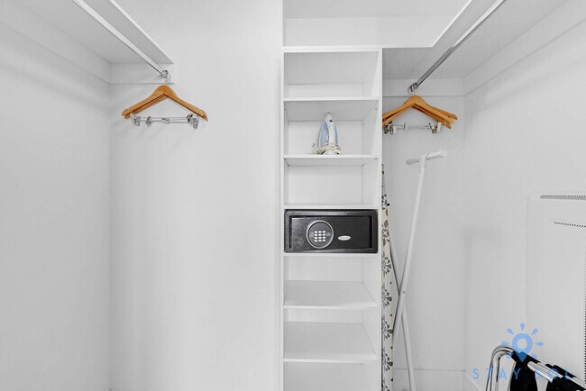 Building Photo - 4112 Jimmy Buffett Mem Hwy