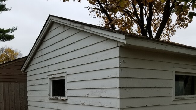 Building Photo - 115 Wellington Ave