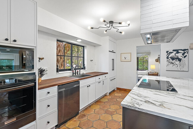 Building Photo - 1271 Morse Blvd