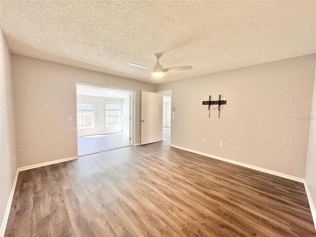 Building Photo - 4004 Cypress Landing S