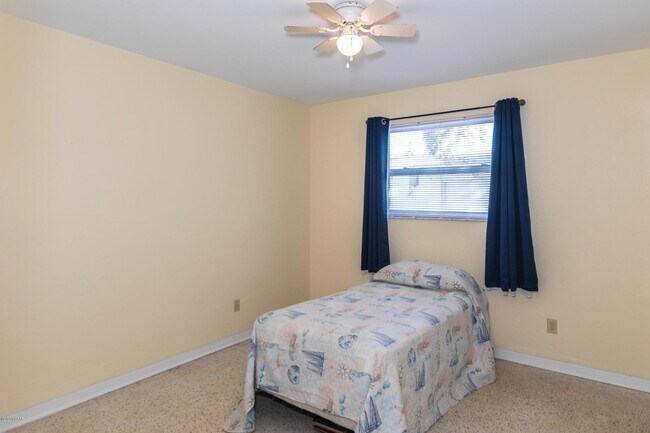 Building Photo - 136 Valencia Dr