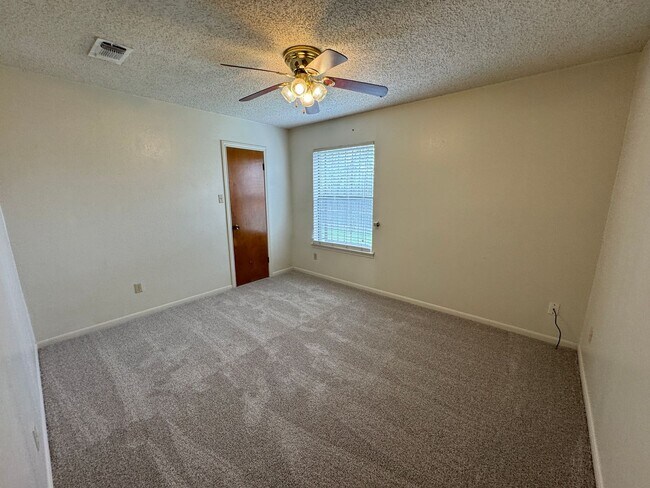 Building Photo - 2-Bedroom Duplex for Rent in Killeen