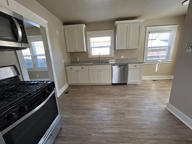 Building Photo - 2 Bed/1 Bath Home Near Downtown Lodi