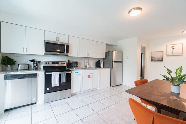 Building Photo - 505 Fillmore Ave