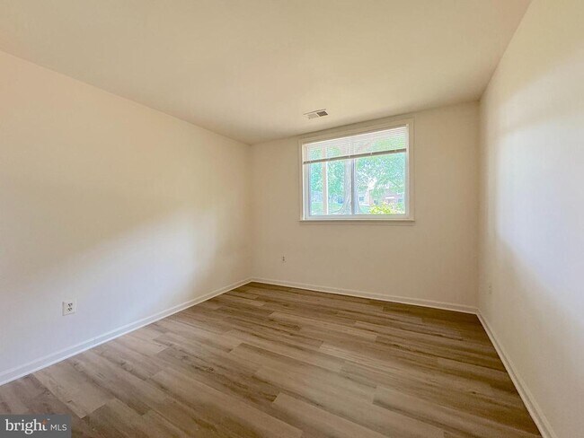 Building Photo - 4675 Logsdon Dr