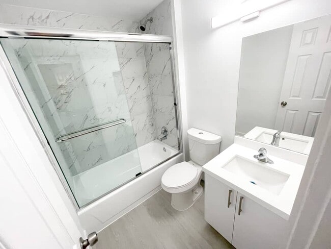 Building Photo - 2421 NW 96th Ter