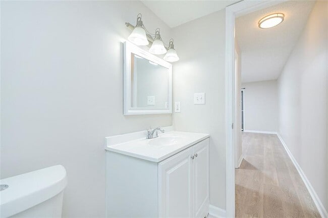 Building Photo - 742 Brentwood Pl