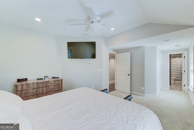 Building Photo - 209 Cedar Dr