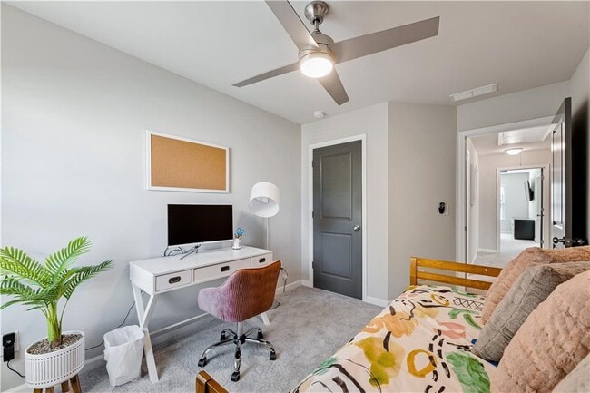 Building Photo - 2831 Ridgeview Dr