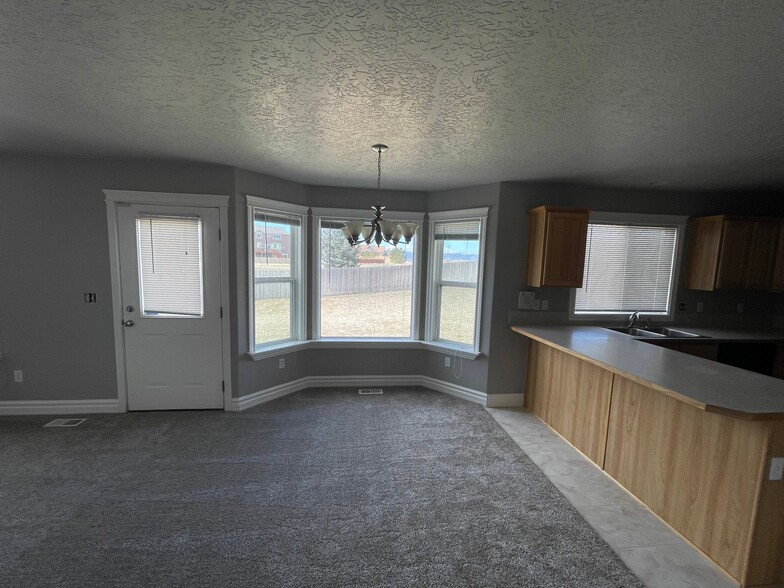 Building Photo - 1127 Elgin Ct