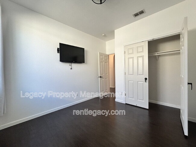 Building Photo - 300 Dedham Ct