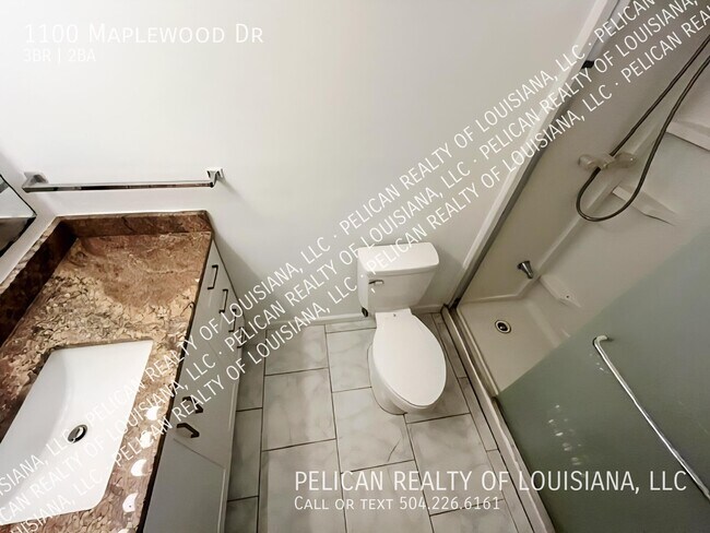 Building Photo - 1100 Maplewood Dr