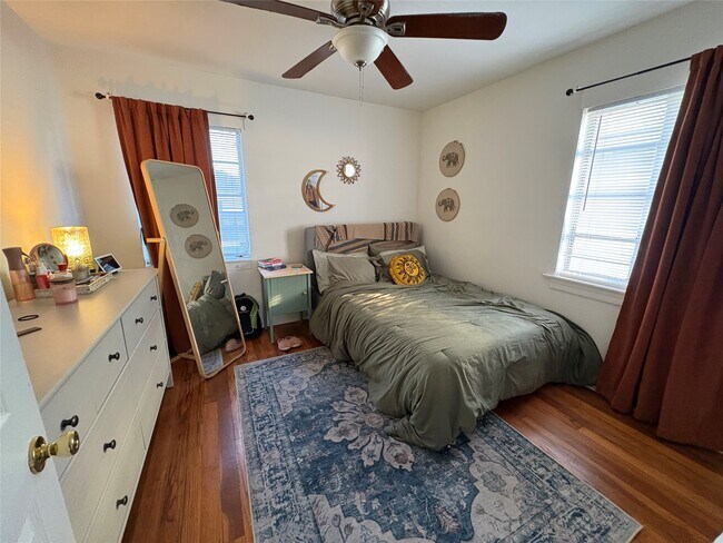 Building Photo - 1828 W Main St