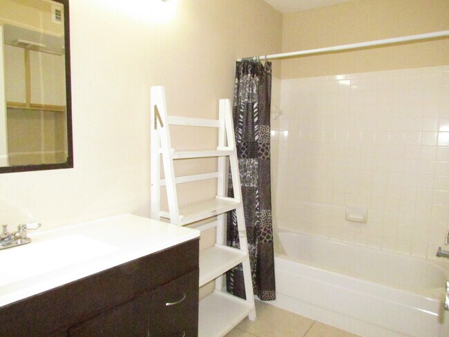 Building Photo - 2351 NW 33rd St