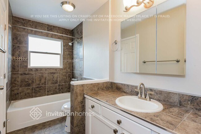 Building Photo - 227 Poppy St