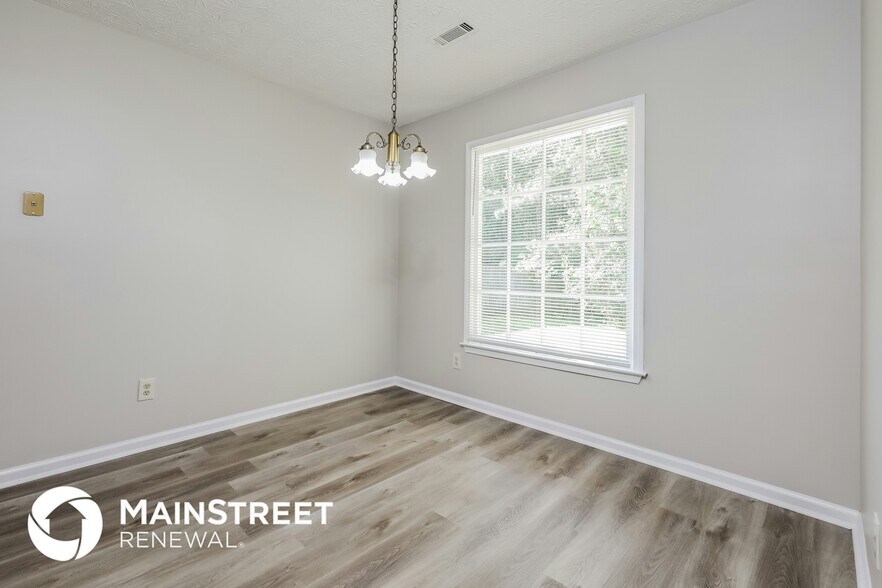 Building Photo - 335 Cornwallis Way