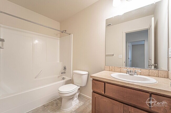 Building Photo - 1400 NE 85th Way