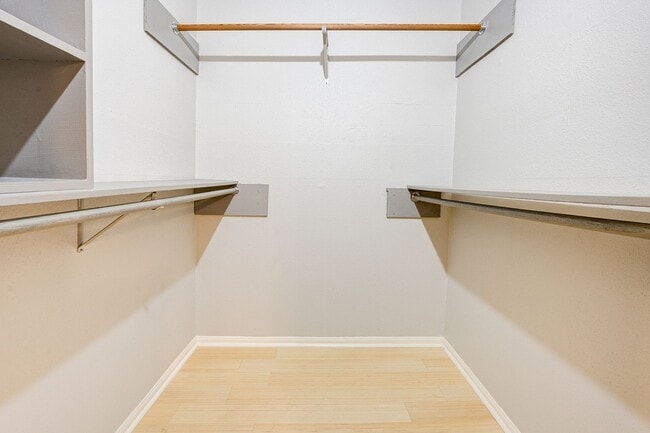 Building Photo - Modern Townhome  3 Bedrooms/2.5 Bathrooms