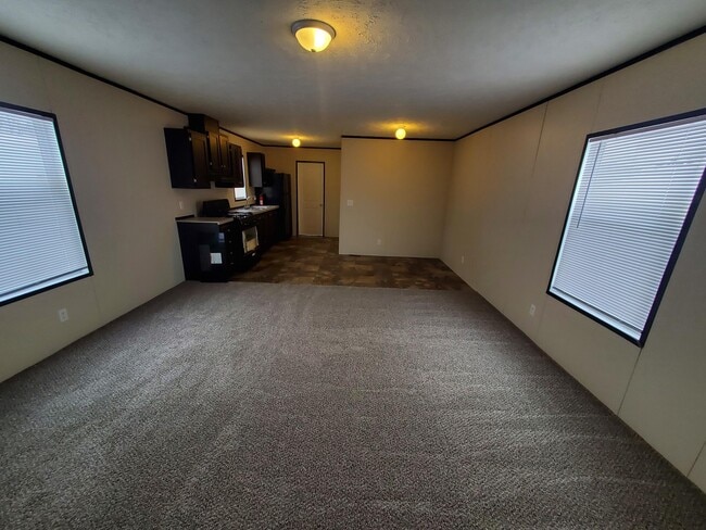 Building Photo - 2 Meadowlark Dr