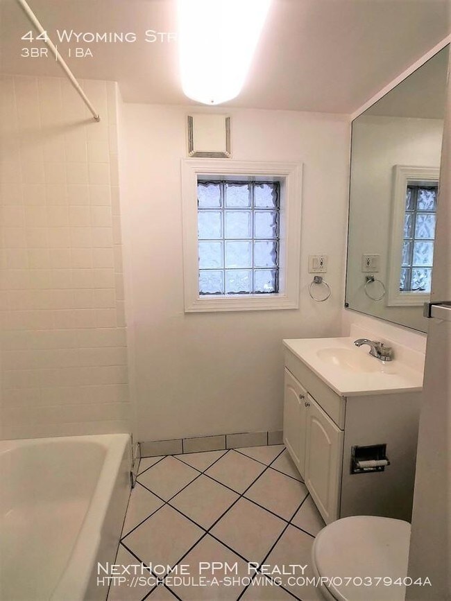 Building Photo - 3 bedroom in Pittsburgh PA 15211