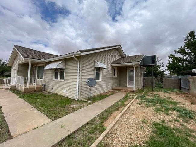 Building Photo - 1112 N 9th St