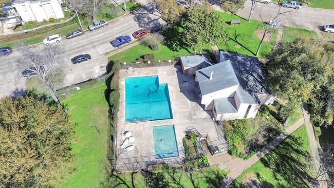 Building Photo - 5837 W Sunforest Dr