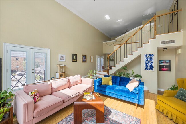 Building Photo - 2415 Dunlavy St