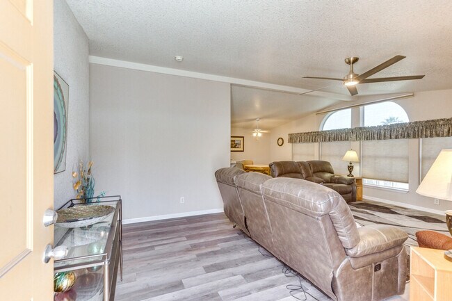 Building Photo - 10650 S Avenida Compadres