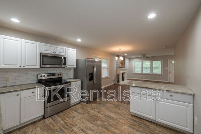 Building Photo - 257 Barfield Ave SW