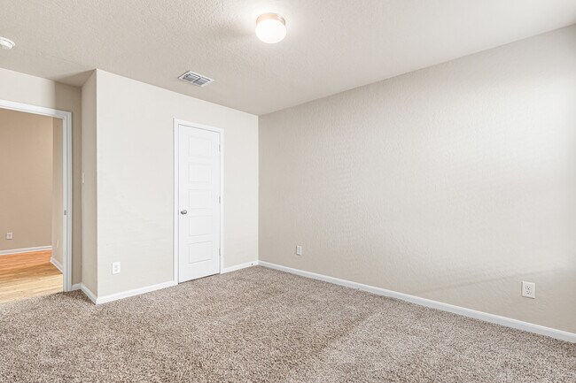 Building Photo - 7039 Diamond Vly