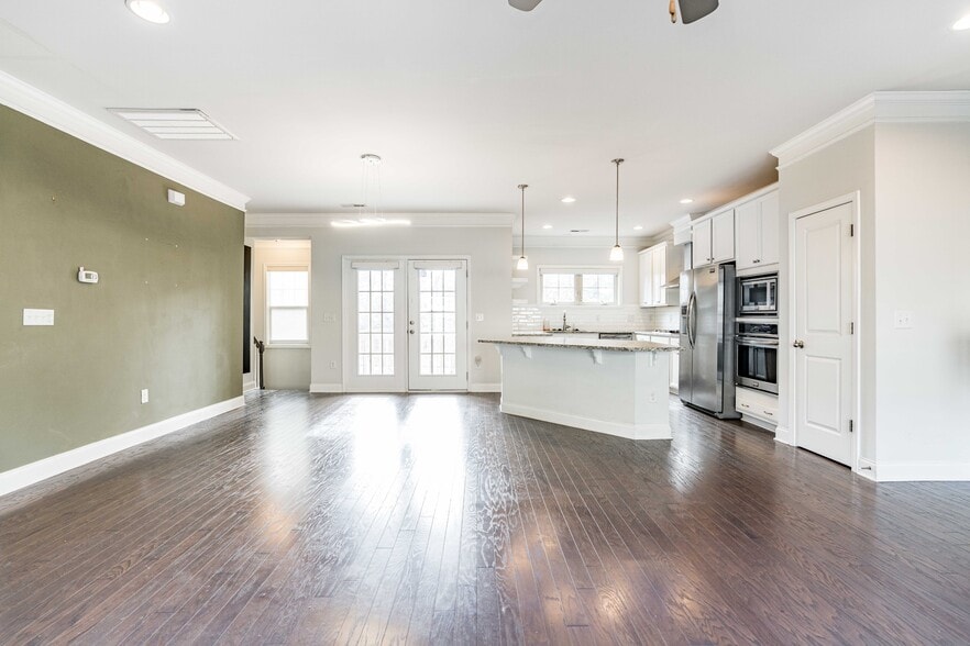 Building Photo - 321 View Dr