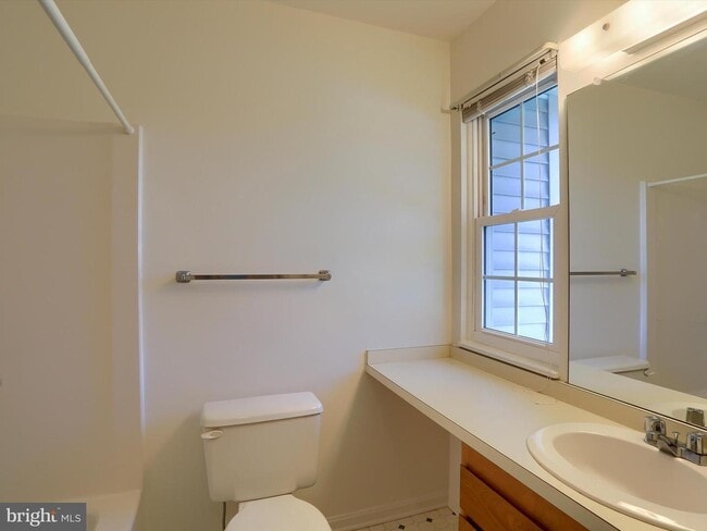 Building Photo - 1068 W Foxcroft Dr